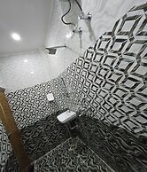 Rudra PGH - just near Temple & Ghats