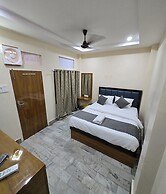 Rudra PGH - just near Temple & Ghats