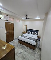 Rudra PGH - just near Temple & Ghats