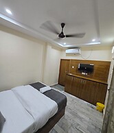 Rudra PGH - just near Temple & Ghats