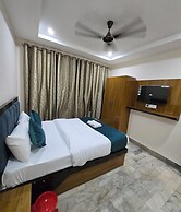 Rudra PGH - just near Temple & Ghats