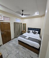 Rudra PGH - just near Temple & Ghats