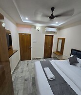 Rudra PGH - just near Temple & Ghats