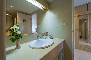 Beachfront Studio Condo-Seaview BW1