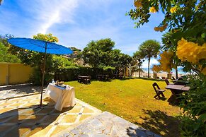 Beachfront Studio Condo-Seaview BW1