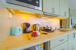 Beachfront Studio Condo-Seaview BW1