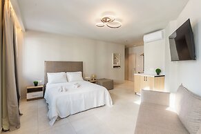 Noima Luxury Suites