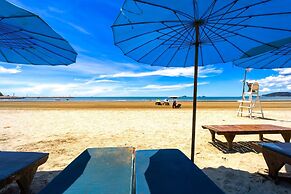 Beachfront 2 bed Condo with Seaview BW2