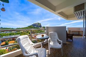 Beachfront 2 bed Condo with Seaview BW2