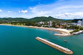 Beachfront 2 bed Condo with Seaview BW2