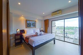 Beachfront 2 bed Condo with Seaview BW2