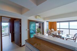 Beachfront 2 bed Condo with Seaview BW2