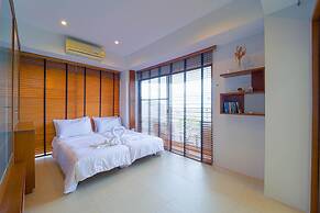 Beachfront 2 bed Condo with Seaview BW2