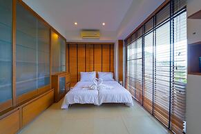 Beachfront 2 bed Condo with Seaview BW2