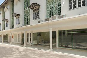 Collection O near Harbour Bay Mall formerly Kansa Hotel