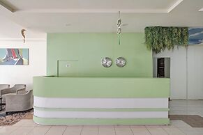 Collection O near Harbour Bay Mall formerly Kansa Hotel