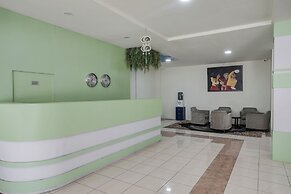 Collection O near Harbour Bay Mall formerly Kansa Hotel