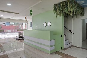 Collection O near Harbour Bay Mall formerly Kansa Hotel