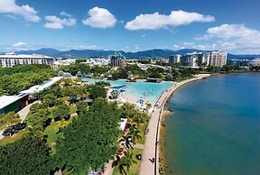 Cairns North 4-bed With Outdoor Dining & Pool