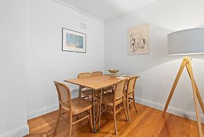 Charming Inner-city Stay- Space, Style & Location