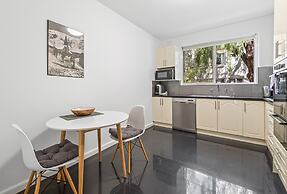 Charming Inner-city Stay- Space, Style & Location