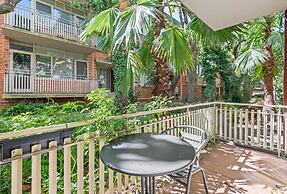 Charming Inner-city Stay- Space, Style & Location