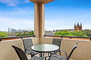 Stylish 2-bed Camperdown Apartment With Balcony