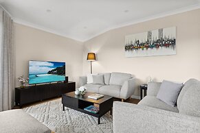 Stylish 2-bed Camperdown Apartment With Balcony