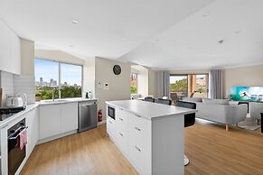 Stylish 2-bed Camperdown Apartment With Balcony