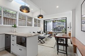 Charming 3-bed Cottage With a Courtyard