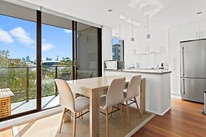 Prime Location 2-bed Apartment With Parking