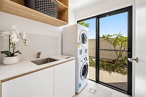 Bokarina 3-bed Stunning Home, Steps From Beach