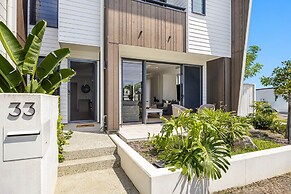 Bokarina 3-bed Stunning Home, Steps From Beach