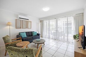 Beachside 2-bed With Pools, Gym, BBQ and Parking