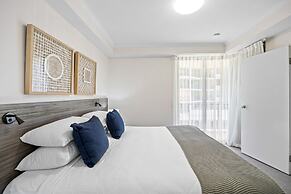 Beachside 2-bed With Pools, Gym, BBQ and Parking