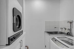 Bright 1-bed Unit With Balcony in Central Adelaide