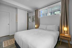 Bright 1-bed Unit With Balcony in Central Adelaide