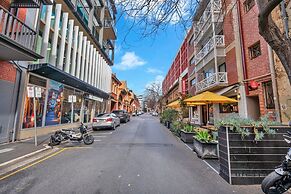 Bright 1-bed Unit With Balcony in Central Adelaide