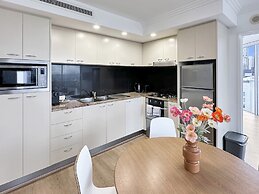Brisbane CBD Stay With Pool & Gym Access