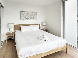 Brisbane CBD Stay With Pool & Gym Access