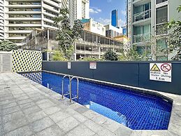 Brisbane CBD Stay With Pool & Gym Access