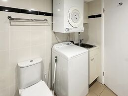 Brisbane CBD Stay With Pool & Gym Access