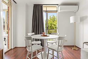 Green Views & Great Location: Inner-city 1-bed