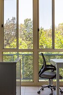 Green Views & Great Location: Inner-city 1-bed
