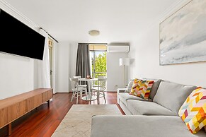 Green Views & Great Location: Inner-city 1-bed