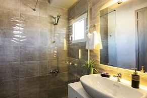 Three Moirai Villa With 2 Heated Pools