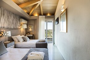 Three Moirai Villa With 2 Heated Pools