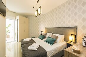 Three Moirai Villa With 2 Heated Pools