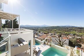 Three Moirai Villa With 2 Heated Pools