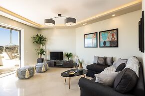 Three Moirai Villa With 2 Heated Pools